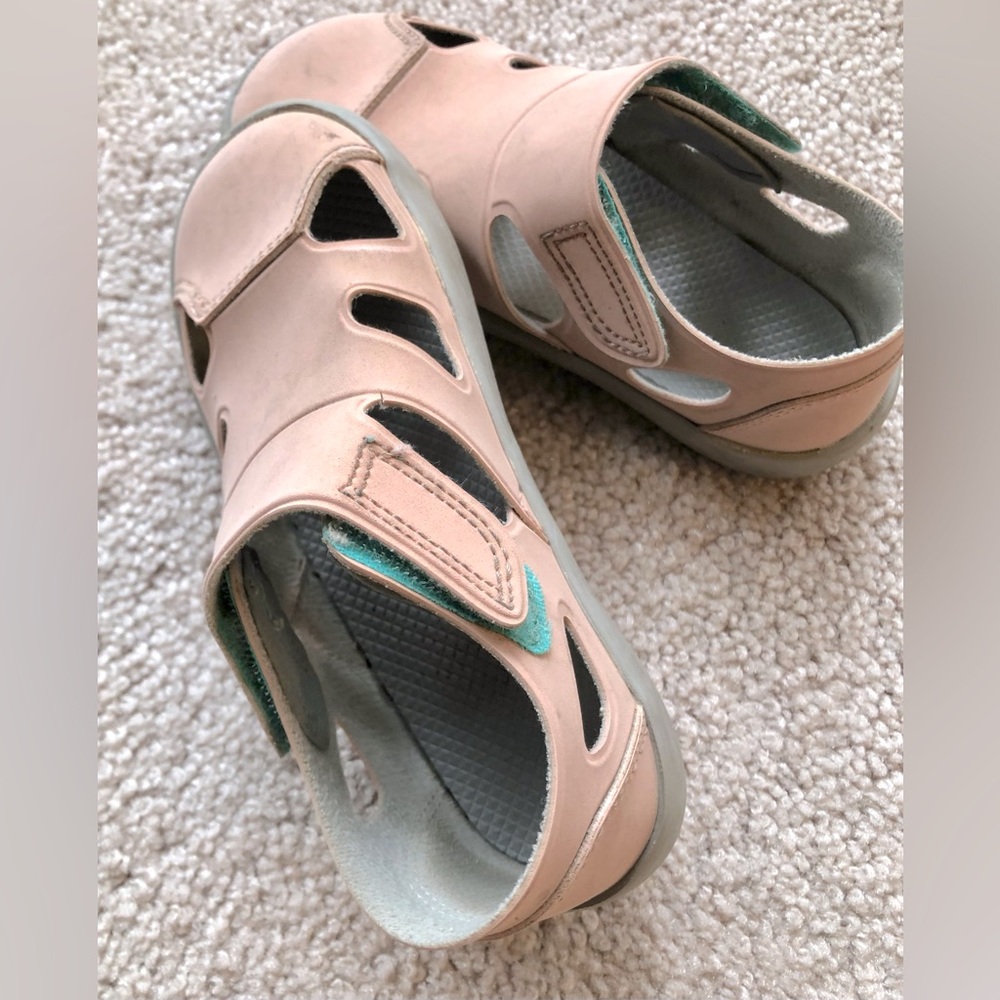 Girls toddler sandals size 9 Light Pink